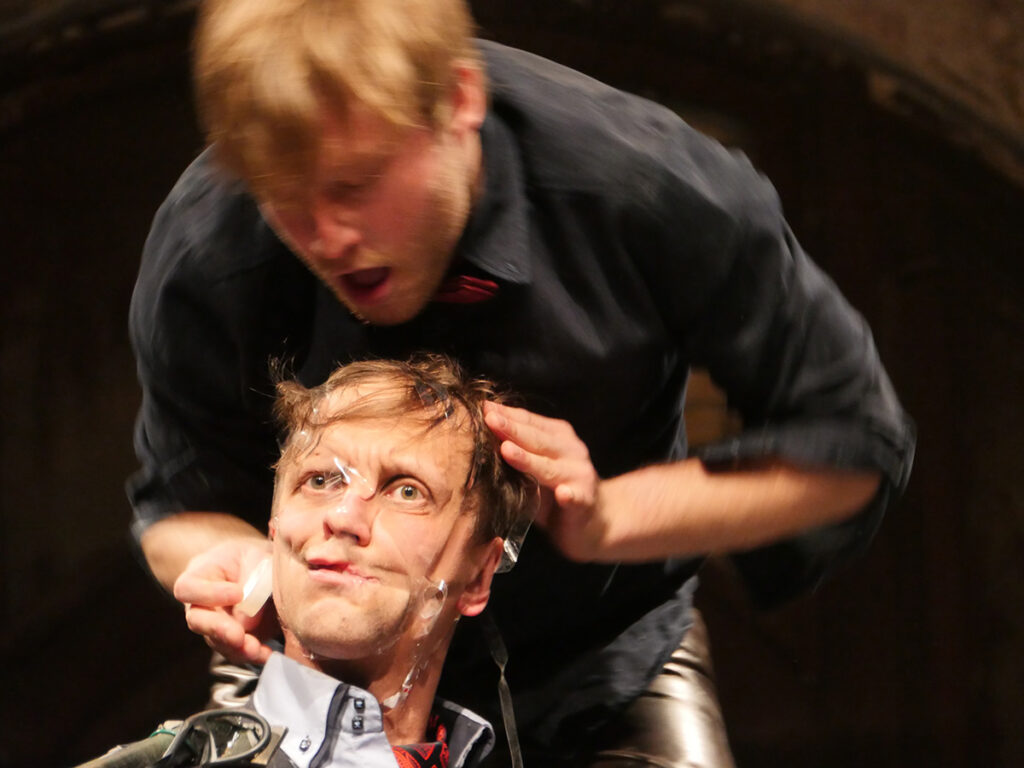 Photo of the play Frankenstein by Figurentheater Wilde & Vogel in Leipzig (photo Dana Ersing).