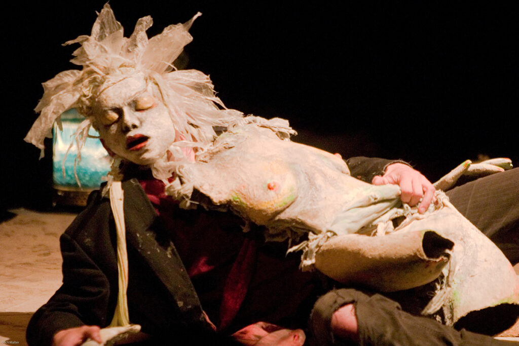 Photo of the play Spleen by Figurentheater Wilde & Vogel in Leipzig (photo Erich Malter).