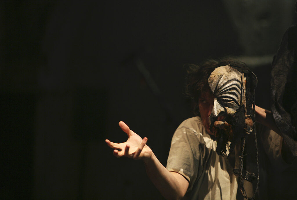 Photo of the play Krabat, by Figurentheater Wilde & Vogel in Leipzig (photo Therese Stuber).