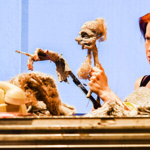 Foto des Theaterstück Kukułka des Figurentheaters Wilde & Vogel in Leipzig (foto Michał Strokowski).