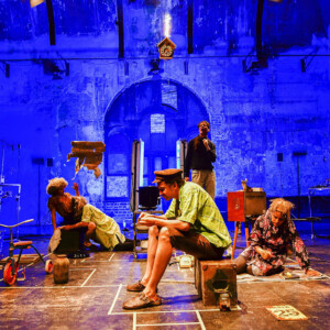 Foto des Theaterstück Kukułka des Figurentheaters Wilde & Vogel in Leipzig (foto Michał Strokowski).