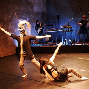 Photo of the play The Merry-Go-Round by Figurentheater Wilde & Vogel, Leipzig (photo Dana Ersing).