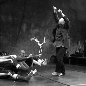 Photo of the play The Merry-Go-Round by Figurentheater Wilde & Vogel, Leipzig (photo Dana Ersing).
