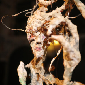 Photo of the play The Flowers of Evil, by Figurentheater Wilde & Vogel in Leipzig (photo Dana Ersing).