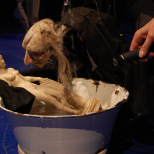 Photo of the play Playing Faust, by Figurentheater Wilde & Vogel in Leipzig (photo Robert Voss).