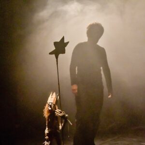 Foto des Theaterstück Krabat des Figurentheaters Wilde & Vogel in Leipzig (foto Michał Strokowski).