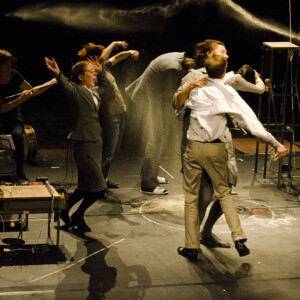 Foto des Theaterstück Faza REM Phase des Figurentheaters Wilde & Vogel in Leipzig (Foto Michał Strokowski).