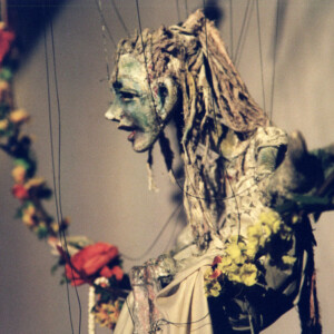 Foto des Theaterstück Maria auf dem Seil des Figurentheaters Wilde & Vogel in Leipzig (foto Michael Vogel).