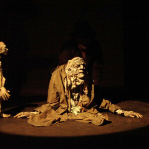 Foto des Theaterstück Maria auf dem Seil des Figurentheaters Wilde & Vogel in Leipzig (foto Heinrich Hesse).