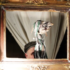 Photo of the performance [Exit. by Figurentheater Wilde & Vogel in Leipzig (Photo Dana Ersing).