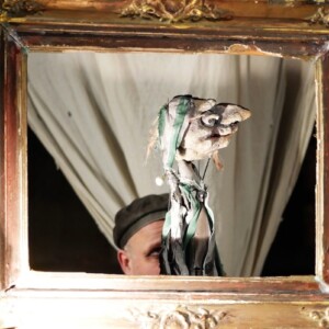 Photo of the performance [Exit. by Figurentheater Wilde & Vogel in Leipzig (Photo Dana Ersing).